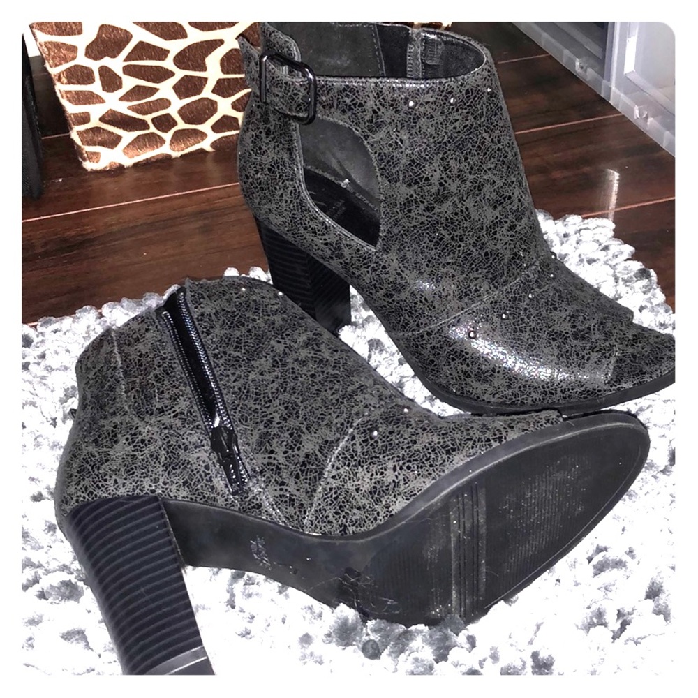Vera Wang ankle boots